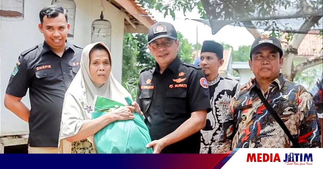 Kunjungi Korban Terdampak Angin Kencang Pj Bupati Pamekasan Janji