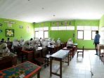 Tak Punya Sekolah, Siswa SMAN 1 Waru Numpang Gedung SMPN 1 Waru