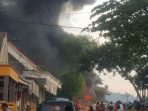 Kebakaran Hebat Dekat Pasar Blumbungan, Damkar Tak Kunjung Datang