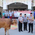 Selain Potong 13 Ekor Hewan Kurban, Polres Pacitan Serahkan 1 Ekor Sapi ke Pondok Tremas