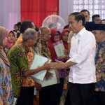 Presiden Jokowi Serahkan 3.000 Sertifikat Hak Atas Tanah di Sukoharjo