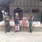 Dandim Pacitan Salurkan Ratusan Paket Sembako dari Danrem 081/DSJ di Pondok Tremas