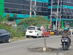 Warga Bangkalan Protes, Jalan Menuju Pasarean Syaikhona Kholil Dibiarkan Rusak