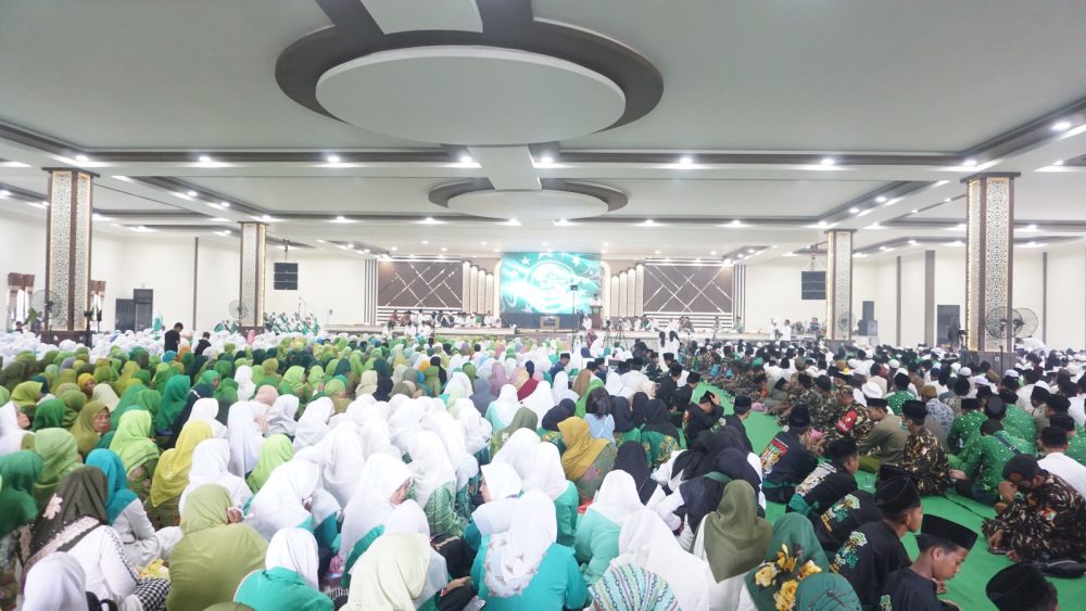 (Dok. Media Jatim) PCNU Sumenep sukses menggelar peringatan Isra’ Mi’raj Nabi Muhammad SAW dan Tasyakuran 1 Abad NU yang dihadiri ribuan nahdliyin.