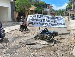 Jalan Rusak Dibiarkan, Aliansi Mahasiswa Sumenep Sebut Bupati Achmad Fauzi Hanya Sibuk Pencitraan