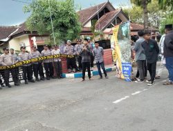 Tak Kunjung Perbaiki Jalan Rusak, Pemuda Gapura dan Batang-Batang Demo Dinas PUTR Sumenep