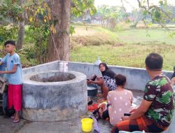 Bangkalan Dilanda Kekeringan, Warga Harus Jalan Kaki Tujuh Kilometer untuk Mendapat Air Bersih