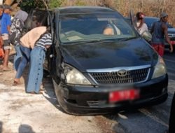Mobil Dinas Pamekasan Kecelakaan di Bukit Geger Bangkalan