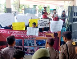 PMB Geruduk Kantor Dishub Bangkalan, Minta Truk Garam Penyebab Banyak Kecelakaan Ditindak Tegas