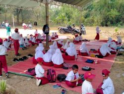 Gegara Sengketa Lahan, Siswa SDN Lerpak 1 Bangkalan Terpaksa Belajar di Lapangan dan Balai Desa