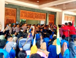 Soroti Pungli Seragam Sekolah dan Alih Fungsi Lahan, Aktivis PMII dan GMNI Bangkalan Geruduk Kantor Pemkab