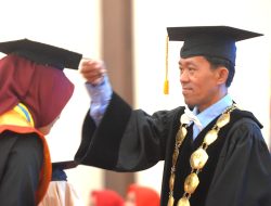 Wisuda Sarjana ke-34 UNIRA Ketengahkan Tekad Peningkatan Akses Pendidikan, Rektor: Untuk Generasi Emas 2045!
