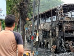 Bus Karina Jakarta-Sumenep Ludes Terbakar di Depan Proyek Mangkrak Pamekasan