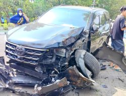 Mobil Dinas PUPR Bangkalan Tabrak Fortuner hingga Ringsek, Kerugian Ditaksir Capai Rp80 Juta