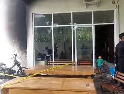 Rumah Relawan Prabowo-Gibran di Sumenep Diserang OTK: 1 Motor Dibakar, Jendela Dilempari Batu