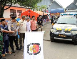 Dikawal Ketat Polisi, KPU Pamekasan Distribusikan Ribuan Logistik Pemilu ke 13 Kecamatan