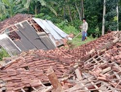 Imbas Curah Hujan Tinggi, Satu Rumah di Bangkalan Ambruk Diterjang Longsor