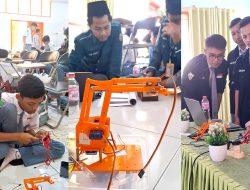 Jurusan Teknologi Elektro POLTERA Kenalkan Arm Robot ke Siswa SMA di Pamekasan