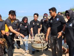 Polres Pamekasan, Wartawan dan Komunitas Vespa Bersih-Bersih Pantai Jumiang