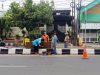 DLH Sumenep Baru Perbaiki Pot Bunga Jalan Trunojoyo setelah Berbulan-bulan Rusak