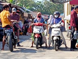 Warga Keluhkan Petugas Karcis di Pasar Lenteng Sumenep: Pengunjung Tak Bayar Malah Dibiarkan!