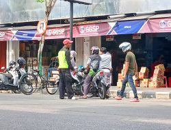 Pengendara Keluhkan Jukir Liar di Pamekasan, Dishub: Bingung Menyikapinya! 