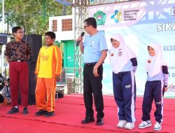 Pj Bupati Pamekasan Sikat Gigi Bersama 2.500 Siswa di Monumen Arek Lancor