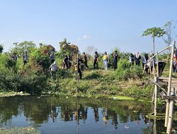 Jelang Musim Hujan, Dinas PUTR Sumenep Bersih-Bersih Sungai di Marengan