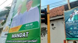 Tutupi Lampu Lalu Lintas, Baliho Mandat Ancam Keselamatan Pengendara