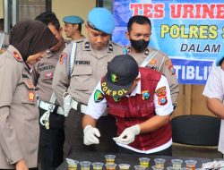 Agar Jadi Contoh yang Baik, 31 Anggota Polres Sampang Dites Urine