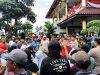 Buntut Transportasi Pabrik Semen PT. Imasco Rusak Jalan, Warga Puger Demo Pemkab Jember