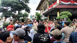 Warga Puger Demo Pemkab Jember