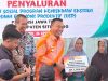 Bupati Situbondo Salurkan Bansos UEP Rp1,5 Juta, Singgung Warga Terima Bantuan 15 Tahun Tetap Miskin