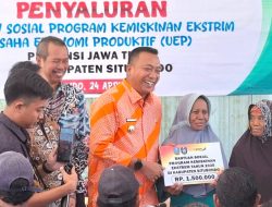 Bupati Situbondo Salurkan Bansos UEP Rp1,5 Juta, Singgung Warga Terima Bantuan 15 Tahun Tetap Miskin