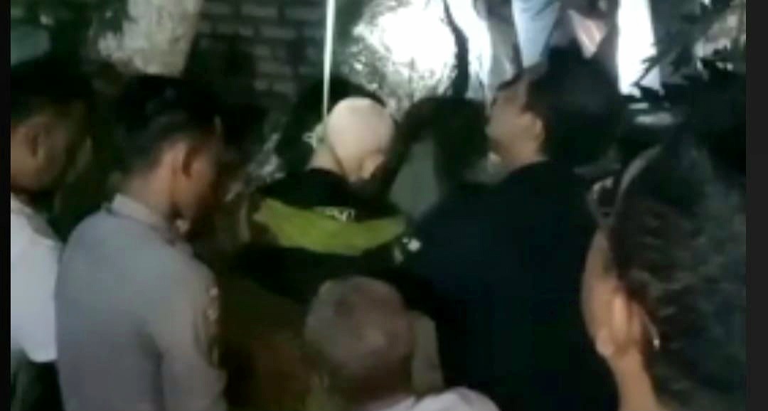 Kakek gantung diri