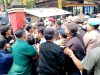 Sempat Tak Ditemui Kapolres, Demo Pemuda Bangkalan Menggugat Diwarnai Aksi Saling Dorong