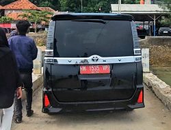 Setelah Viral di Media, Wabup Sumenep Ganti Pelat Mobil Dinas Toyota Voxy