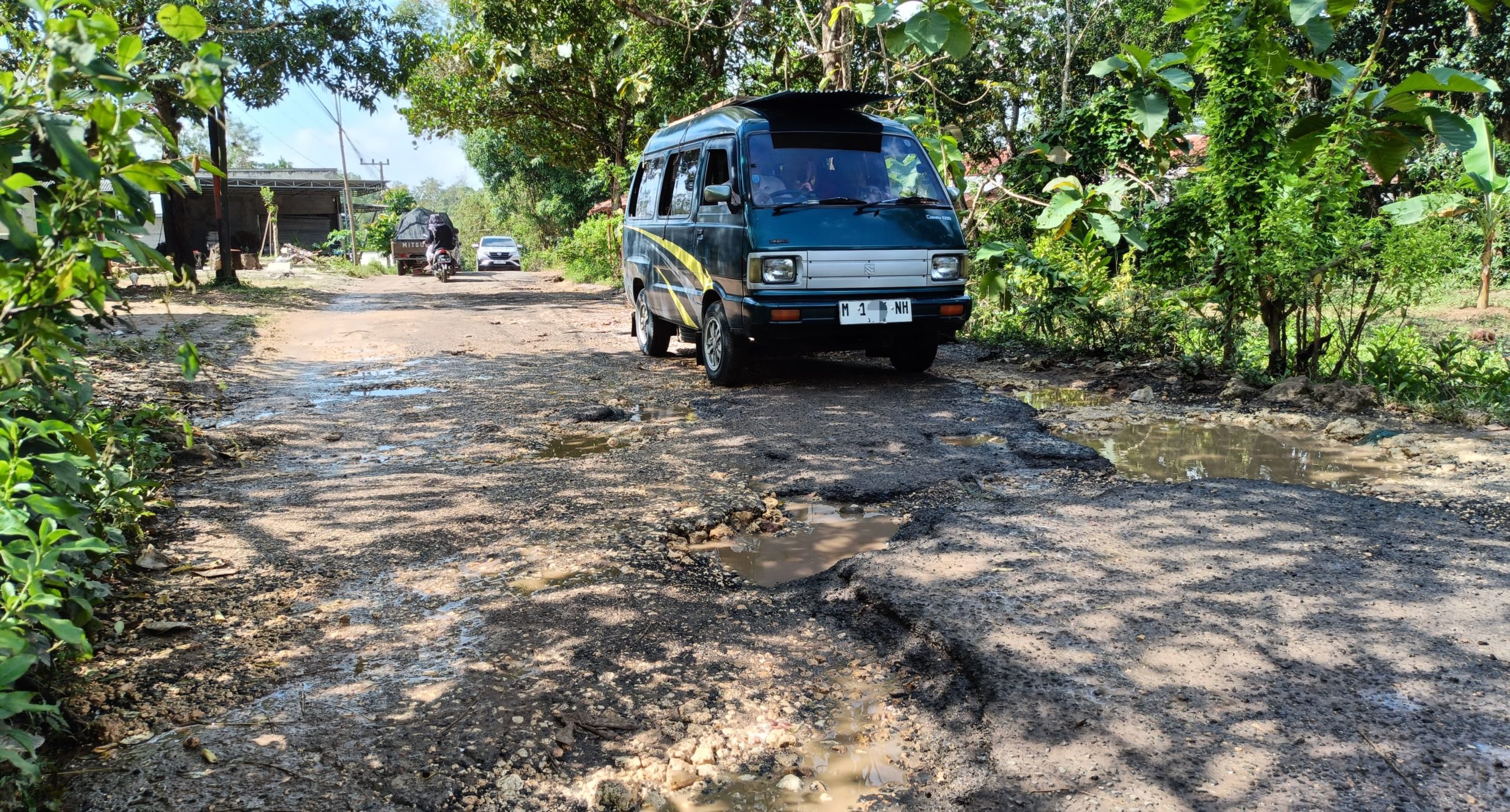Jalan raya sampang