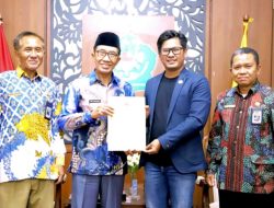 KPU Pamekasan Kembalikan Sisa Dana Hibah Pilkada 2024 Rp6,8 Miliar kepada Bupati