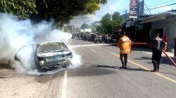 Percikan Api Keluar dari Pemutar Kaset, Sedan di Pamekasan Ludes Terbakar