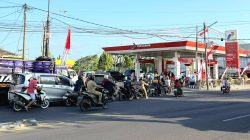 BBM Telat Datang Paksa Warga Pamekasan Antre Panjang, Dewan Ngadu ke DPR RI
