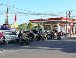 BBM Telat Datang Paksa Warga Pamekasan Antre Panjang, Dewan Ngadu ke DPR RI